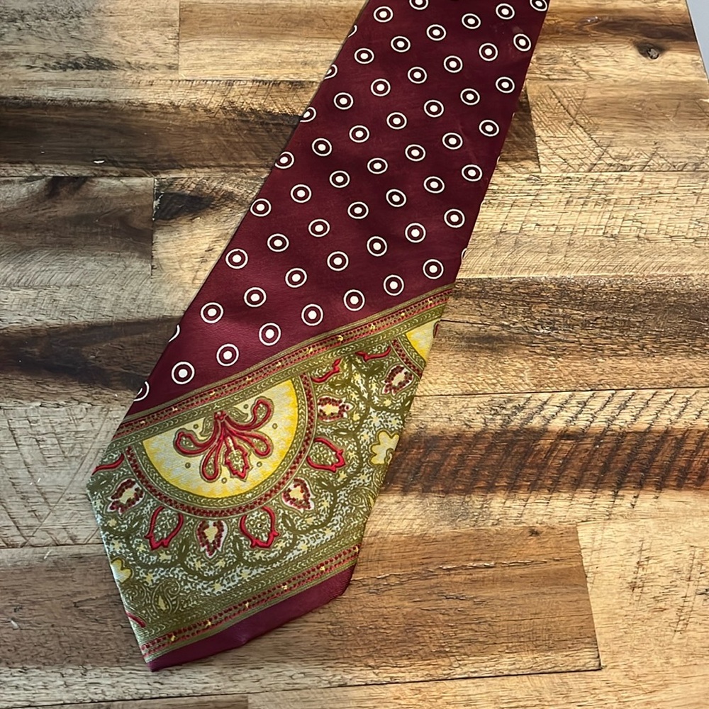 Silk tie